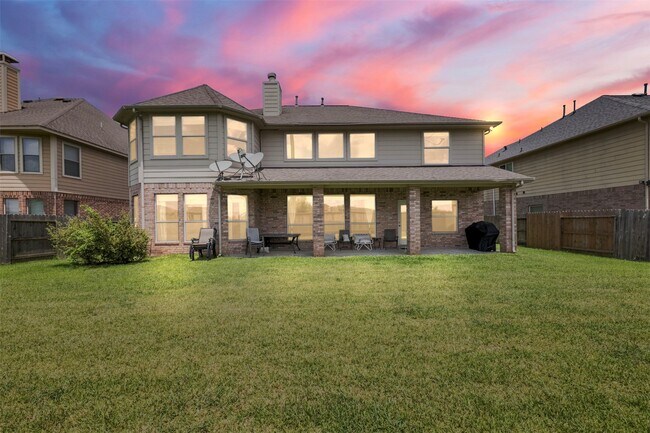 Foto del edificio - 21811 Honeysuckle Grove Ln