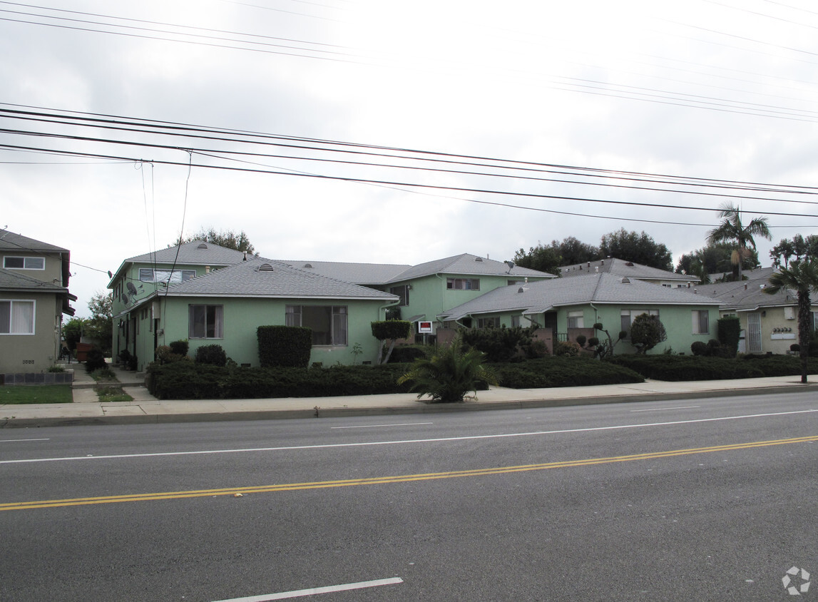 Building Photo - 15620 Normandie Ave
