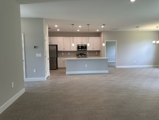 Building Photo - "Charming 3-Bedroom, 2-Bath Home with Near...