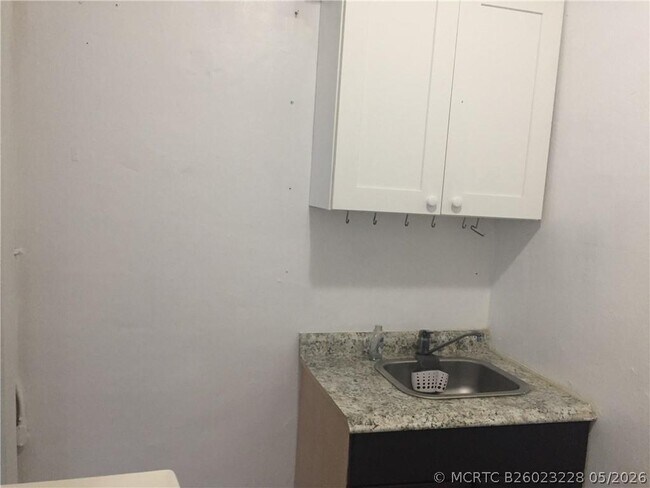 Foto del edificio - 340 NE 56th St