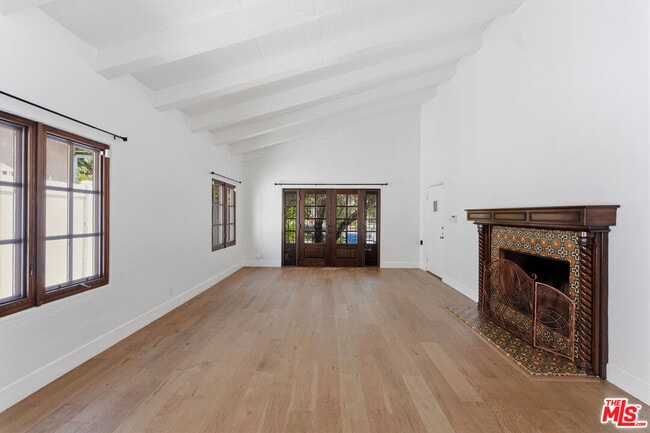 Building Photo - 537 N Poinsettia Pl