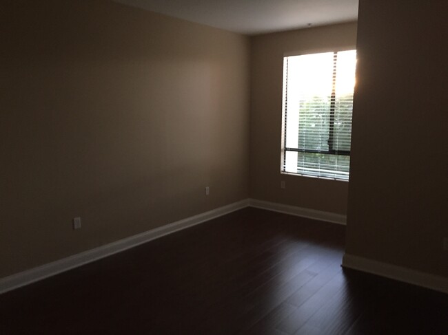 Master bedroom - 6938 Laurel Canyon Blvd