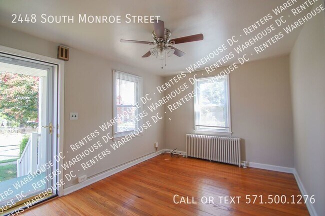 Building Photo - Move in ready! 2Bd/2Bth 3-level brick home...