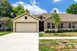 Building Photo - 725 W Foley St