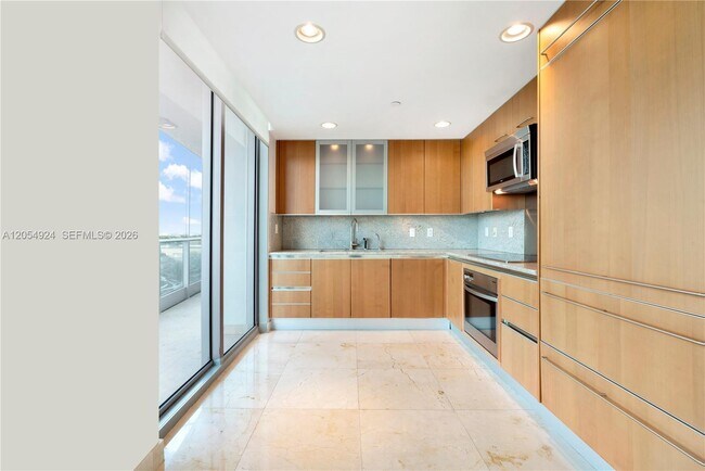 Foto del edificio - 2627 S Bayshore Dr