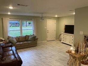 Building Photo - 211 Davidson Dr