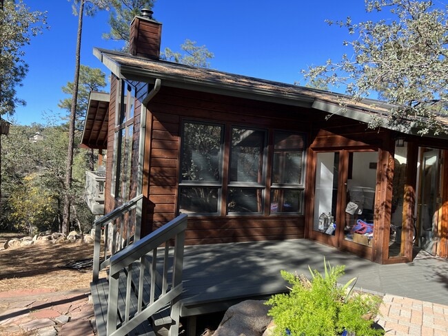 Building Photo - 2255 Pine Dr