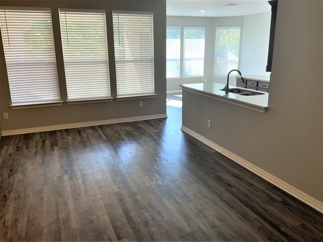 Building Photo - 2202 Creek Side Dr