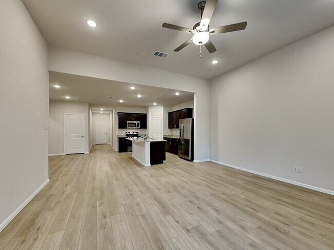 Foto del edificio - 405 Forsyth Dr