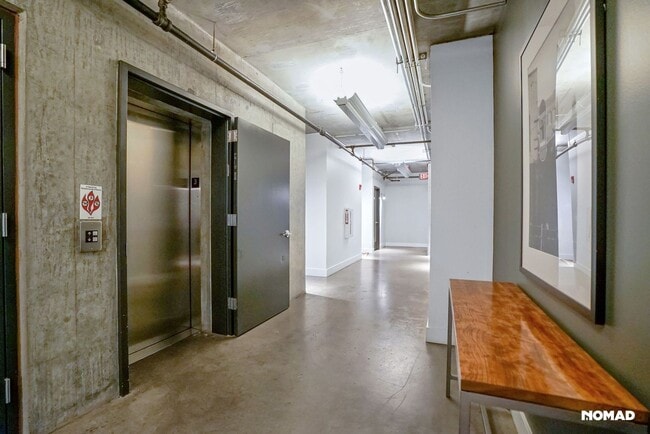 Building Photo - New Renovated Modern Studio in Old Town