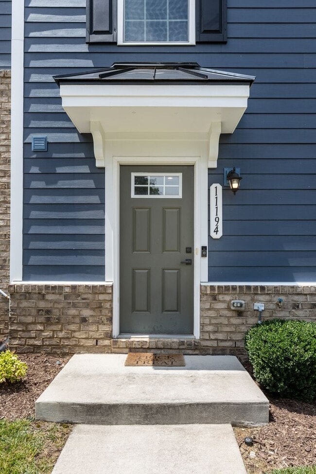 Building Photo - Luxurious three-story townhome with owner's suite and high-end finishes