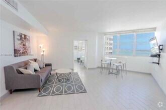 Building Photo - 999 Brickell Bay Dr