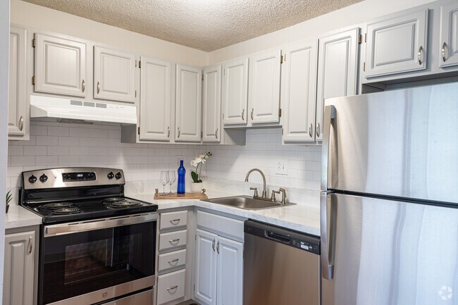 Cocinas e interiores recientemente renovados - Imperial Living Propco LLC
