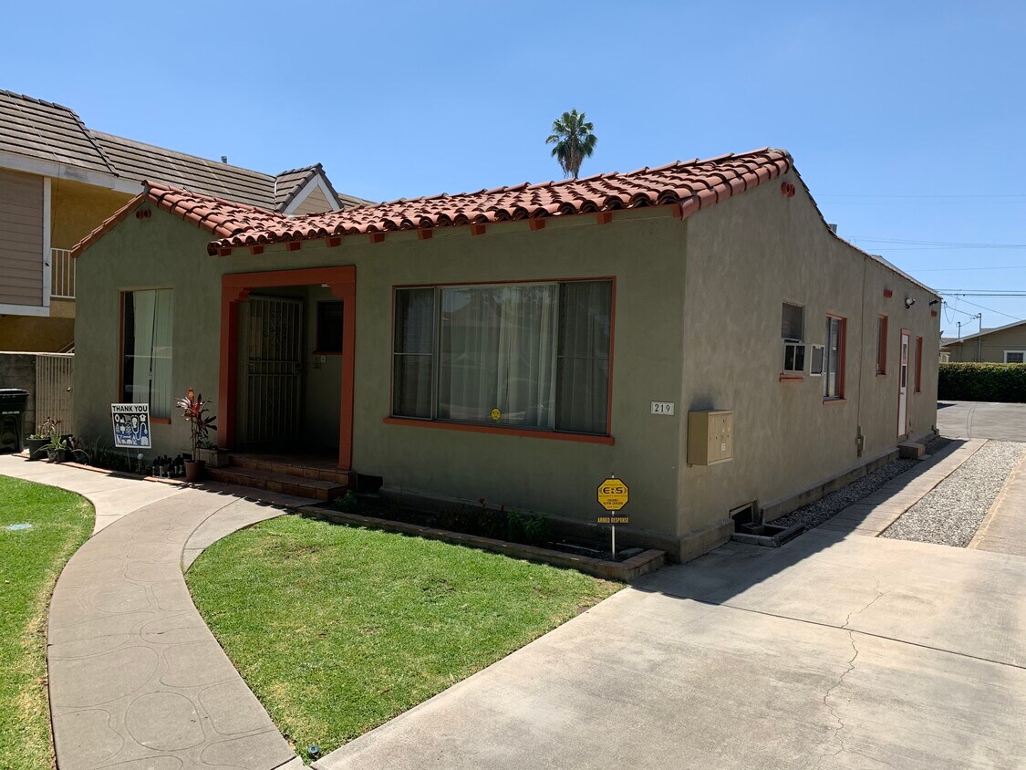 217B - 217 N Olive Ave