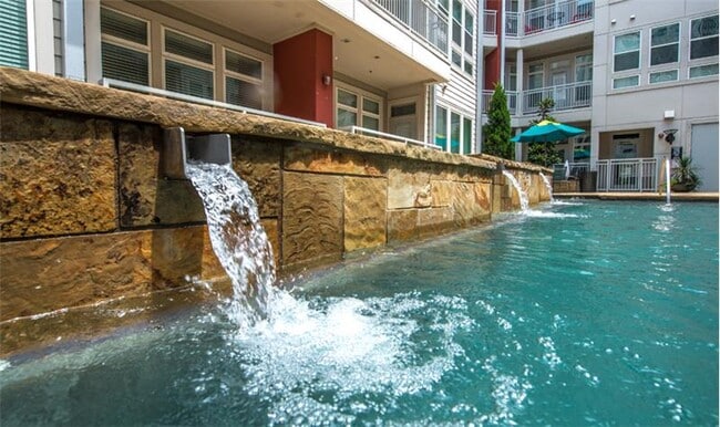 Photo - 2612 Ross Ave Apartment