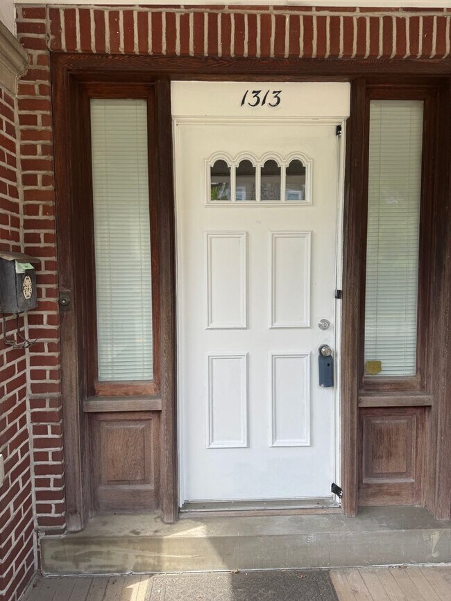 Foto del edificio - 5 Bedroom Detached Home in fountain Hill