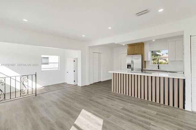 Foto del edificio - 939 NW 12th St