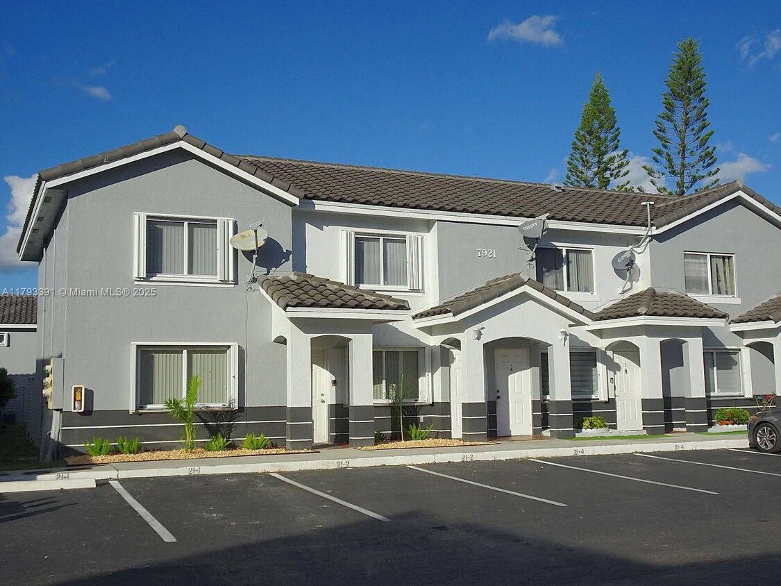 Foto principal - 7921 SW 152nd Ave