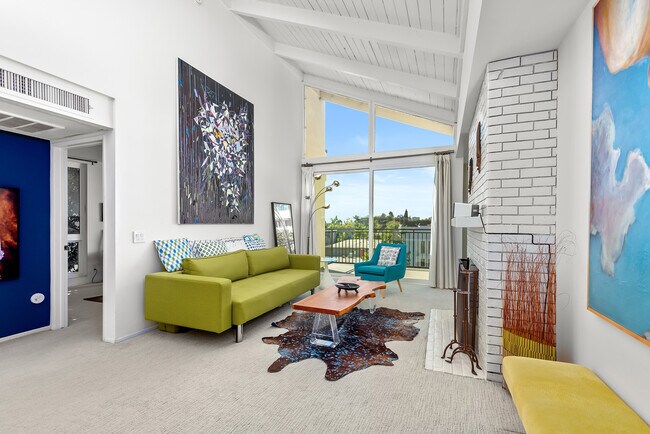 Foto del edificio - 1340 S Beverly Glen Blvd