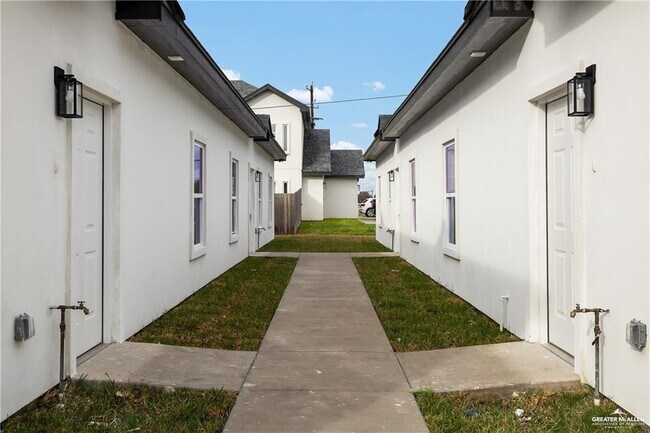 Foto del edificio - 1321 Joscelyn Dr
