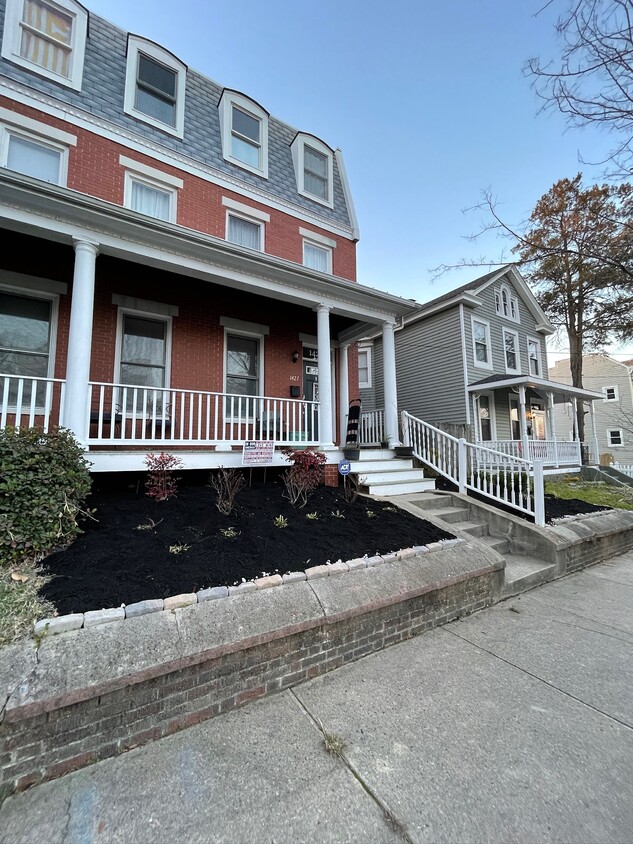 Primary Photo - 1427 Porter St