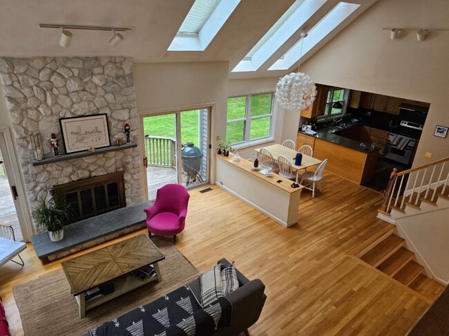 Foto del edificio - 162 E Emerson Rd