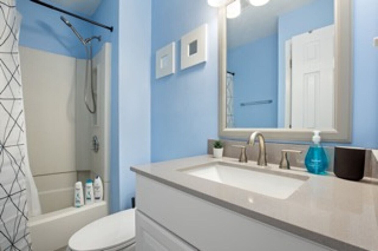 Foto principal - $1,489 – 2-bedroom, 2-bathroom house in Ch...