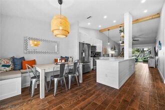 Building Photo - 864 Gulf Pavillion Dr