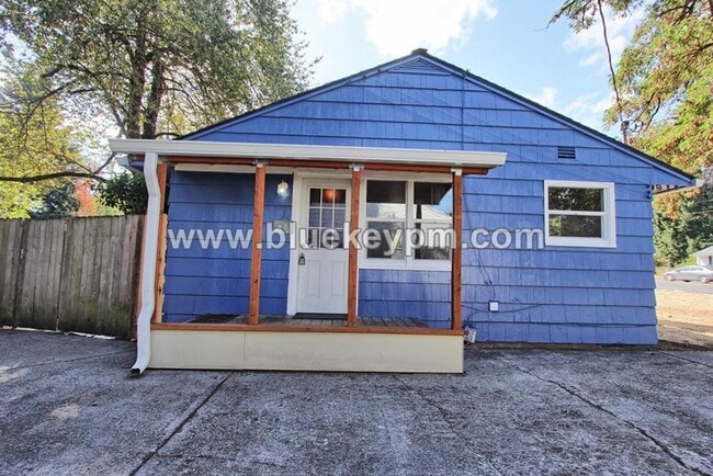 Building Photo - Updated 2 Bed, 1 Bath Bungalow in Harney H...