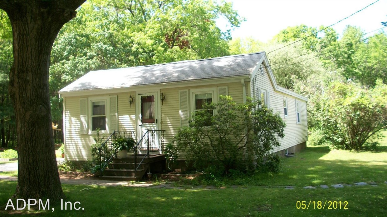Primary Photo - 3 Town Forest Rd