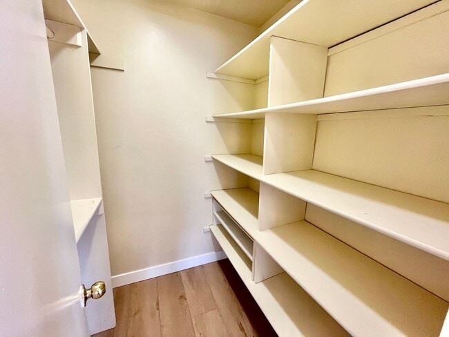 Building Photo - Upstairs Spacious ADU Studio with Loft and...