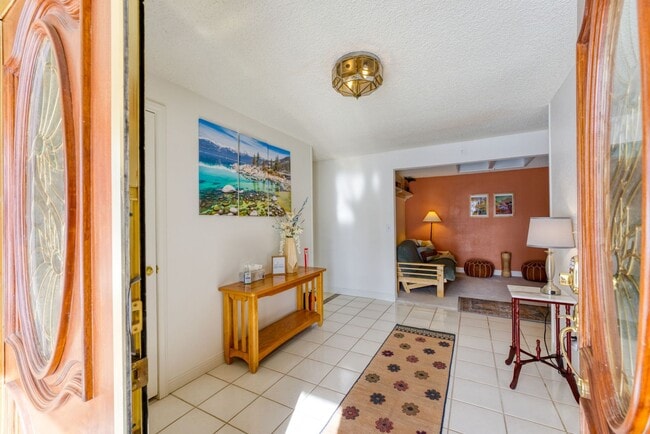 Building Photo - FULLY FURNISHED Home in the Mountains
