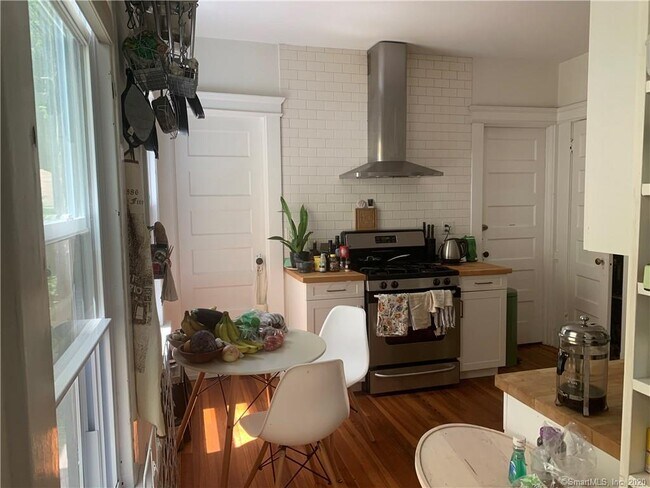 Foto del edificio - 138 Mansfield St