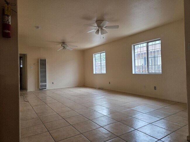 Foto del edificio - 152 E 103rd St