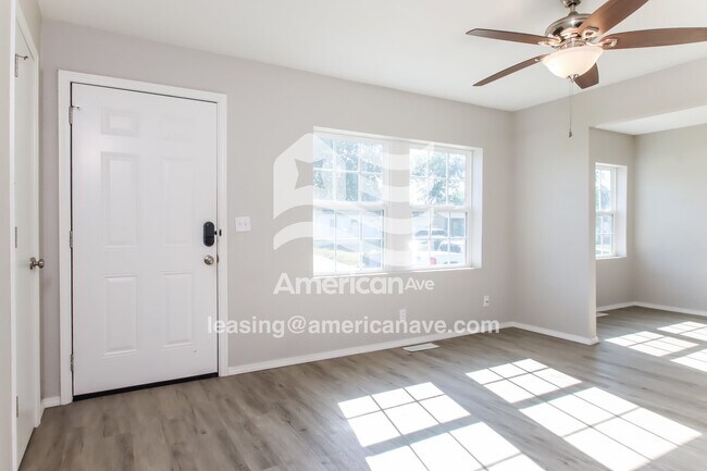 Foto del edificio - 7835 E King Pl