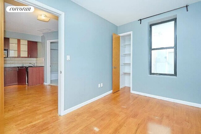 Foto del edificio - 2082 Frederick Douglass Blvd