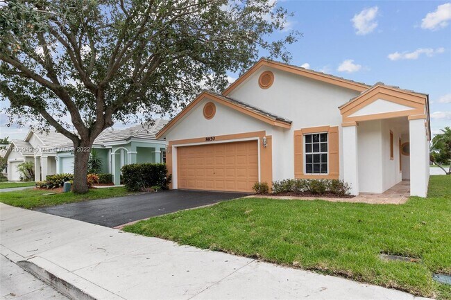 Building Photo - 8850 Lake Park Cir N