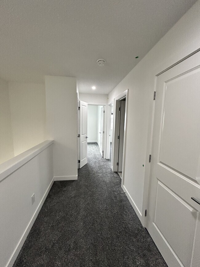 Photo du bâtiment - 6625-6642 42 Ave