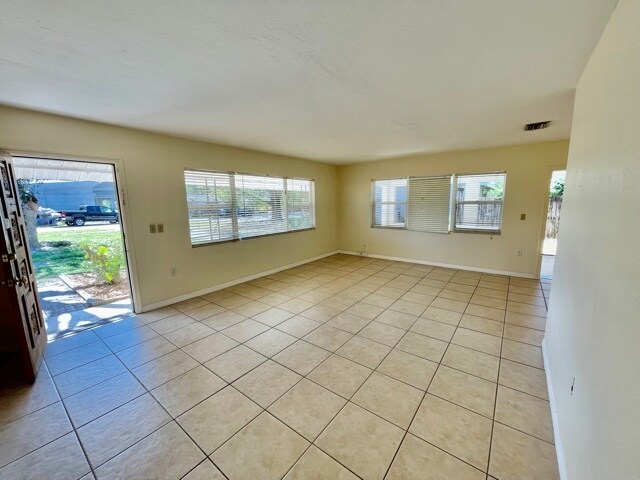 Foto del edificio - 2311 Bougainvillea St
