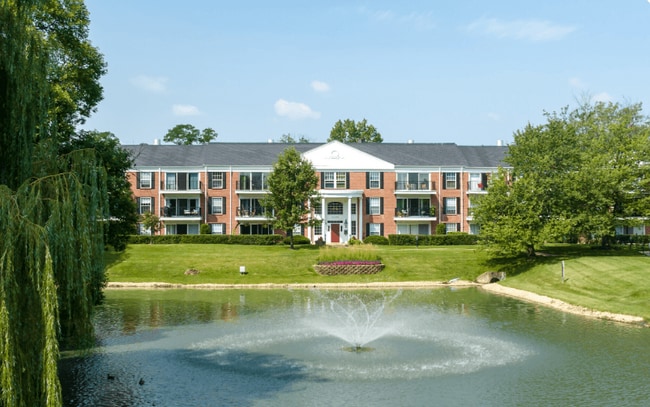 Building Photo - Versailles on the Lakes Oakbrook*
