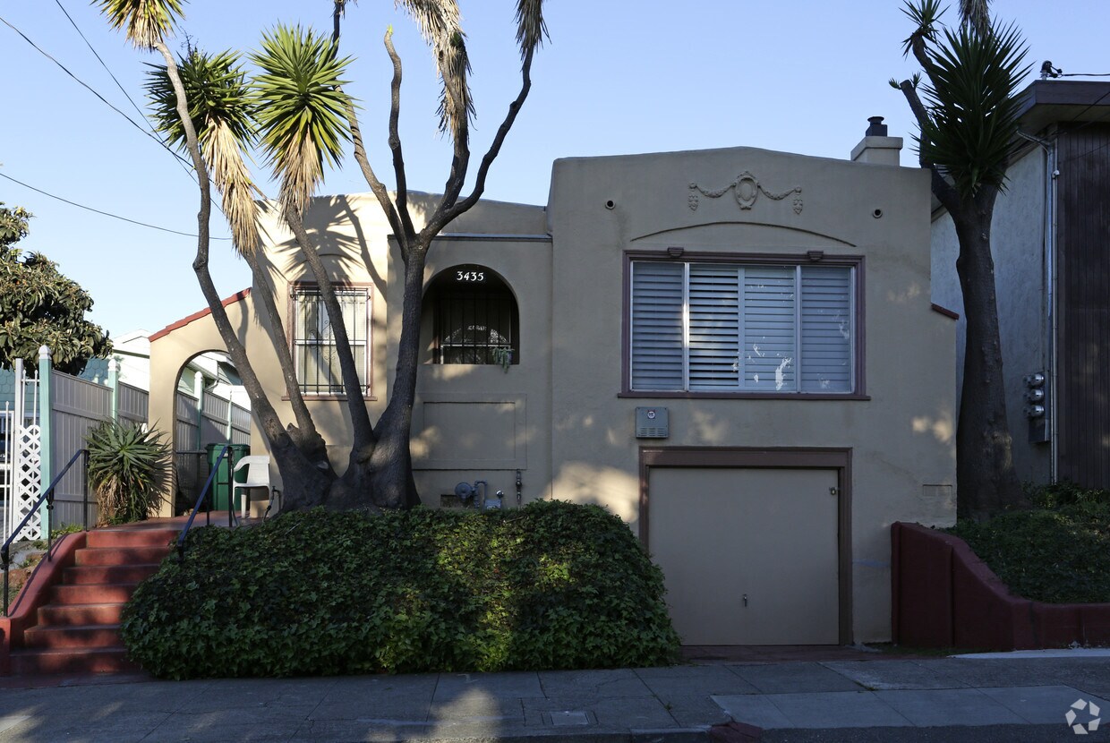 Building Photo - 3435 Laguna Ave