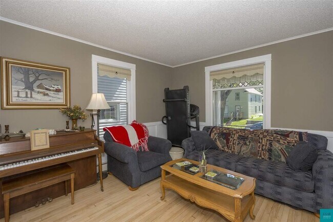 Foto del edificio - AVAILABLE JUNE - Charming 3 Bed, 1 Bath Home in East hillside!