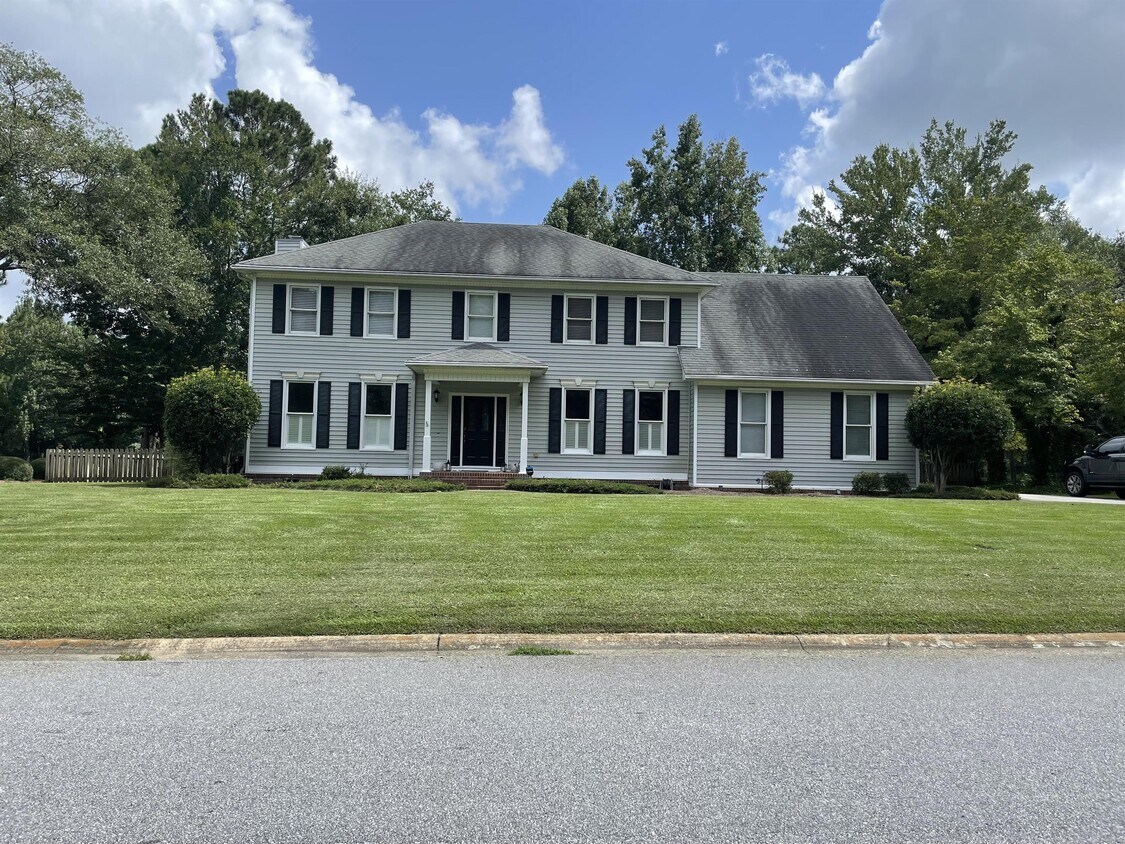 Primary Photo - 120 Falcon Crest