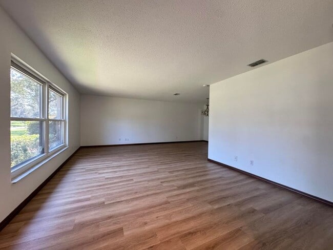 Building Photo - 3/2 In Ormond Beach