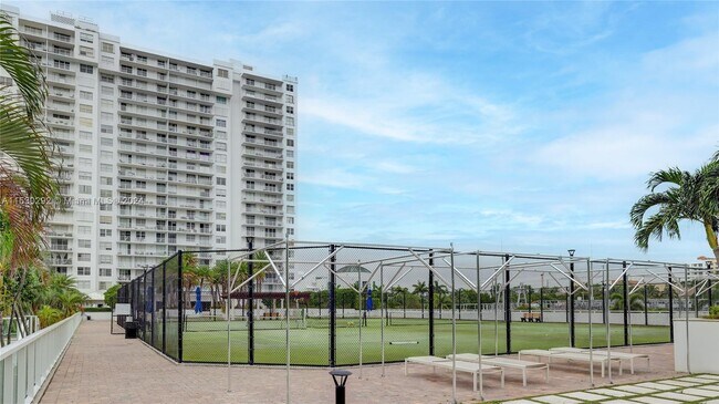 Foto del edificio - 2851 NE 183rd St