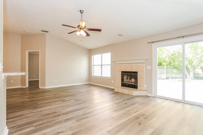 Foto del edificio - 1560 Beecher Ln