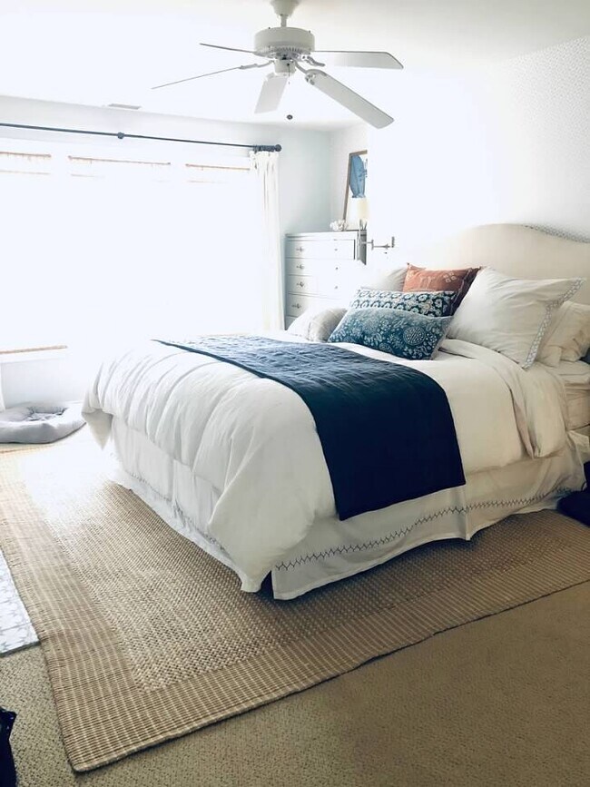 Building Photo - 902 3rd St