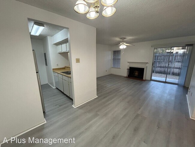 Foto del edificio - 2 br, 1 bath House - 5300 Keller Spring Rd...