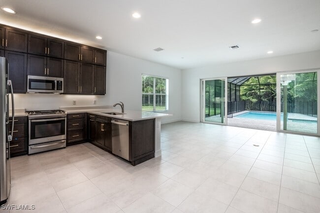 Building Photo - 11417 Jacaranda Dr