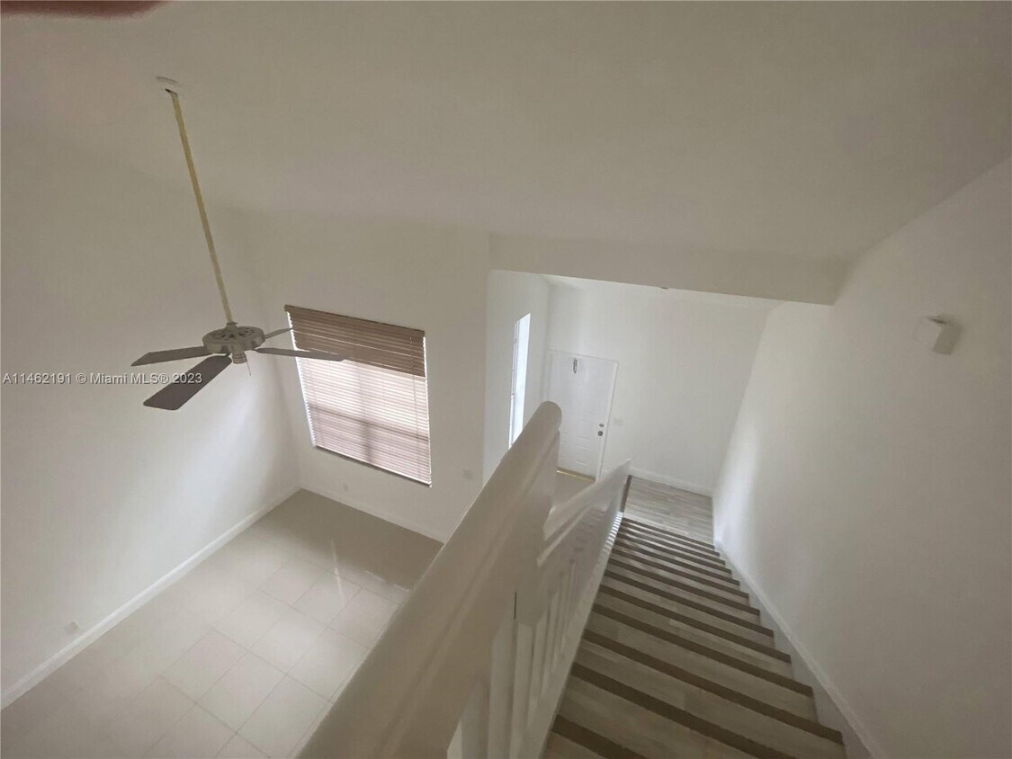 Foto principal - 654 Woodgate Cir